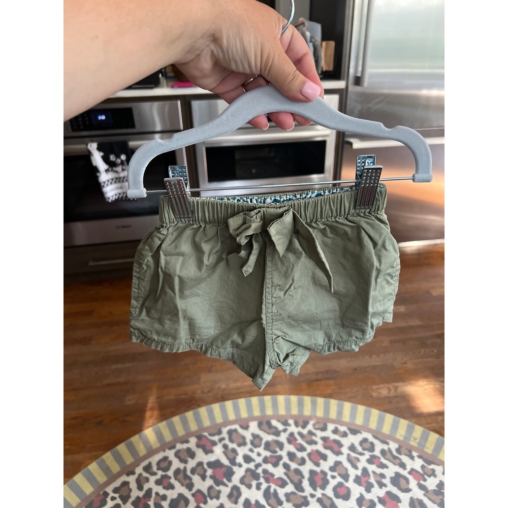 Pink chicken olive green shorts girls 4T‎
